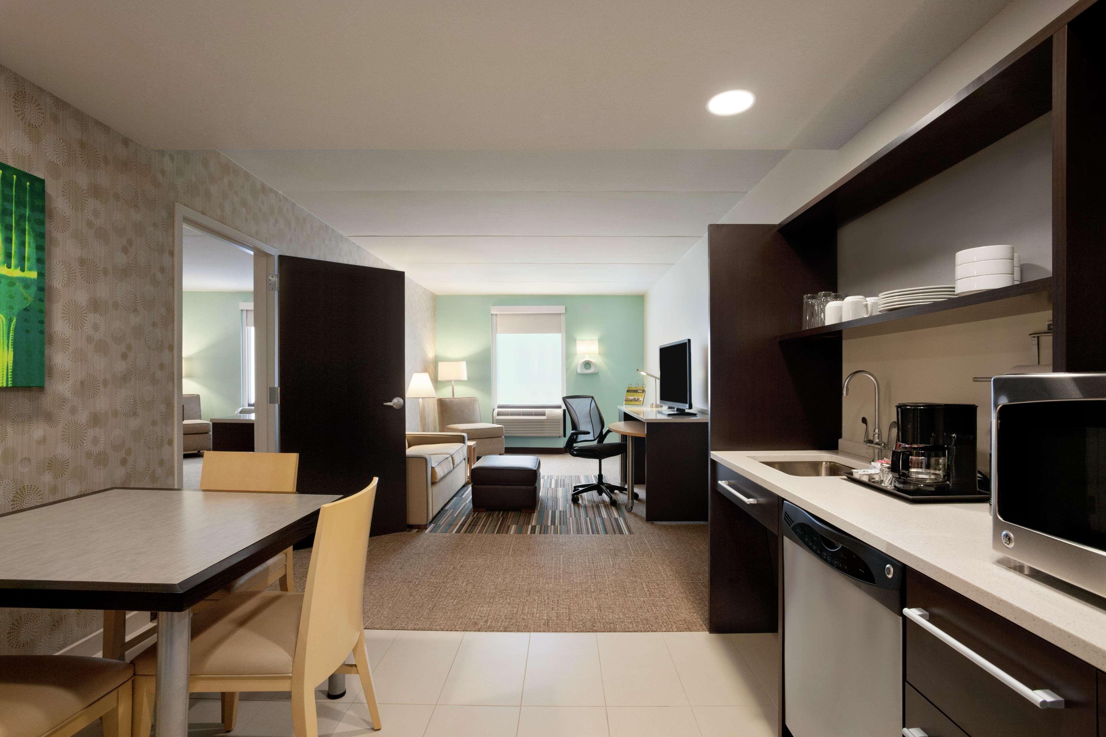 Hotel Home2 By Hilton Convention Center
