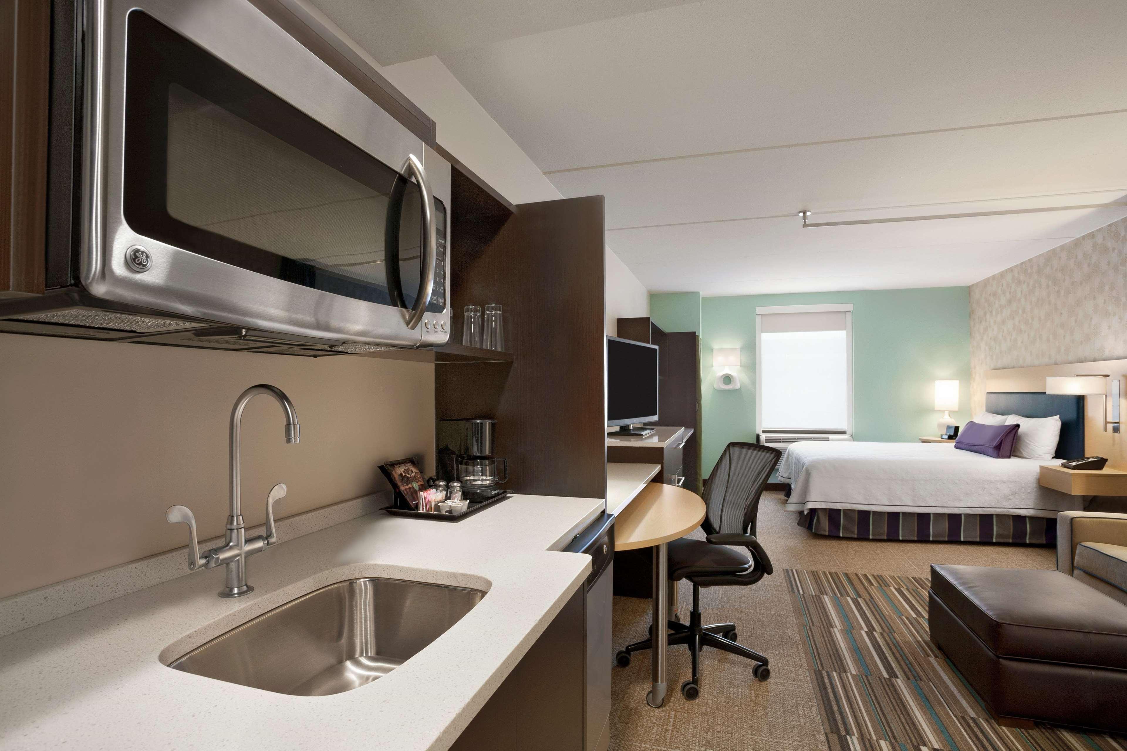 Hotel Home2 By Hilton Convention Center 3*