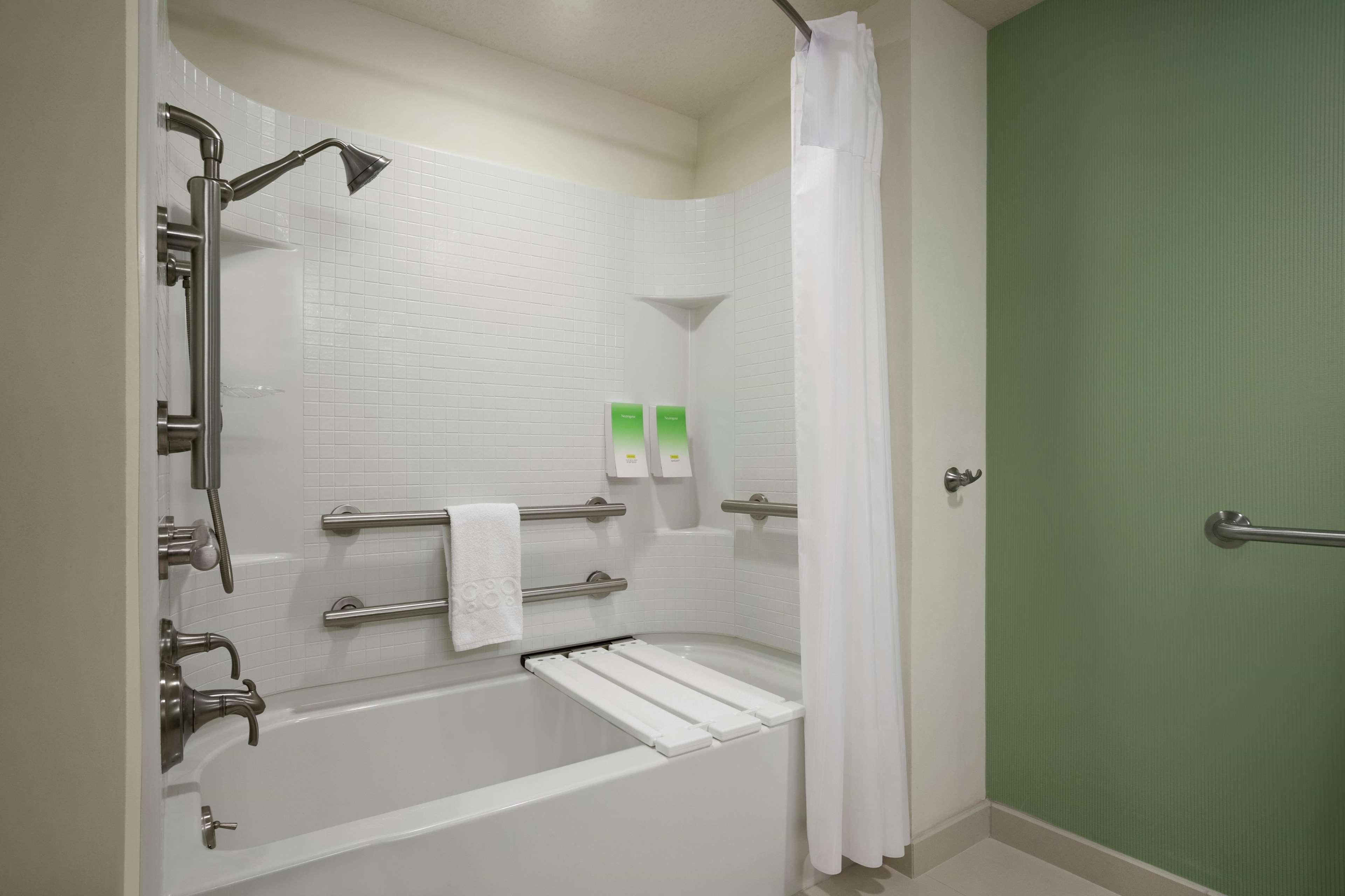 Home2 By Hilton Convention Center Hotel 3*